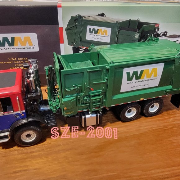 RARE First Gear Waste Management Side Load Refuse Truck 1:34 Scale DieCast Model - Picture 4 of 11
